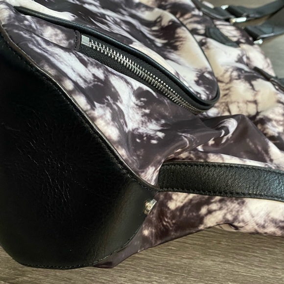 Aimee Kestenberg Lighten Up Vanilla Black/White Tie Dye Nylon Tote purse - Picture 9 of 9